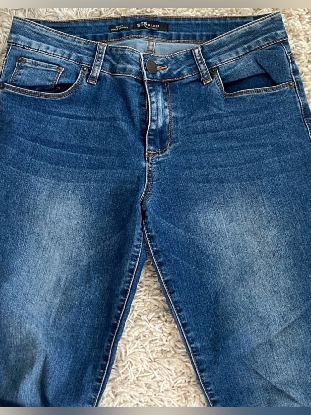 STS Blue Emma Ankle Skinny Jeans
SIZE: 29